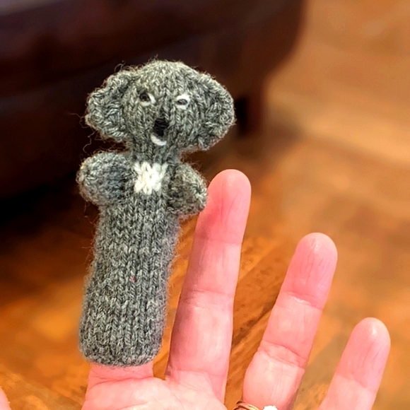 Hand Knitted Vintage wool Koala finger puppet. NWOT Gift!🐨🐨❤️ - Picture 9 of 16